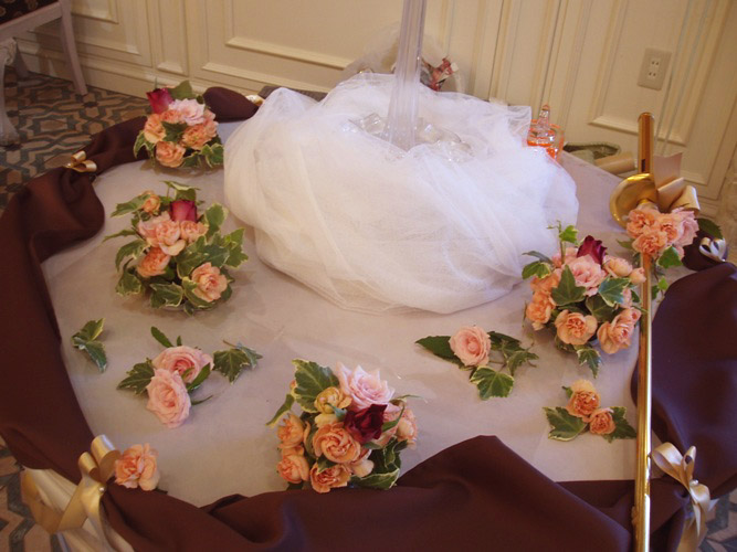 結婚式会場装花 ウェディングケーキ周り Prettyfly